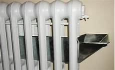 Radiator humidifiers
